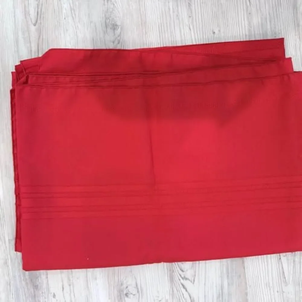 Red Striped Tablecloth & napkins